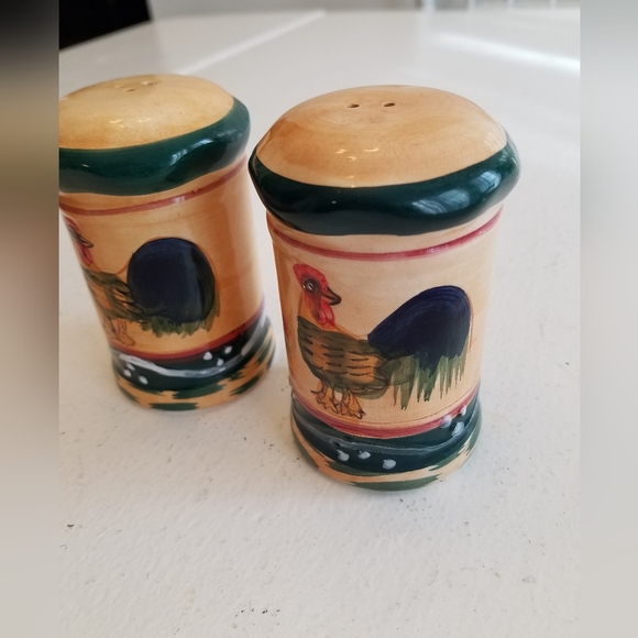 Set of 2 Rooster Ceramic Salt and Pepper Shaker Farmhouse Cottage - Picture 3 of 8